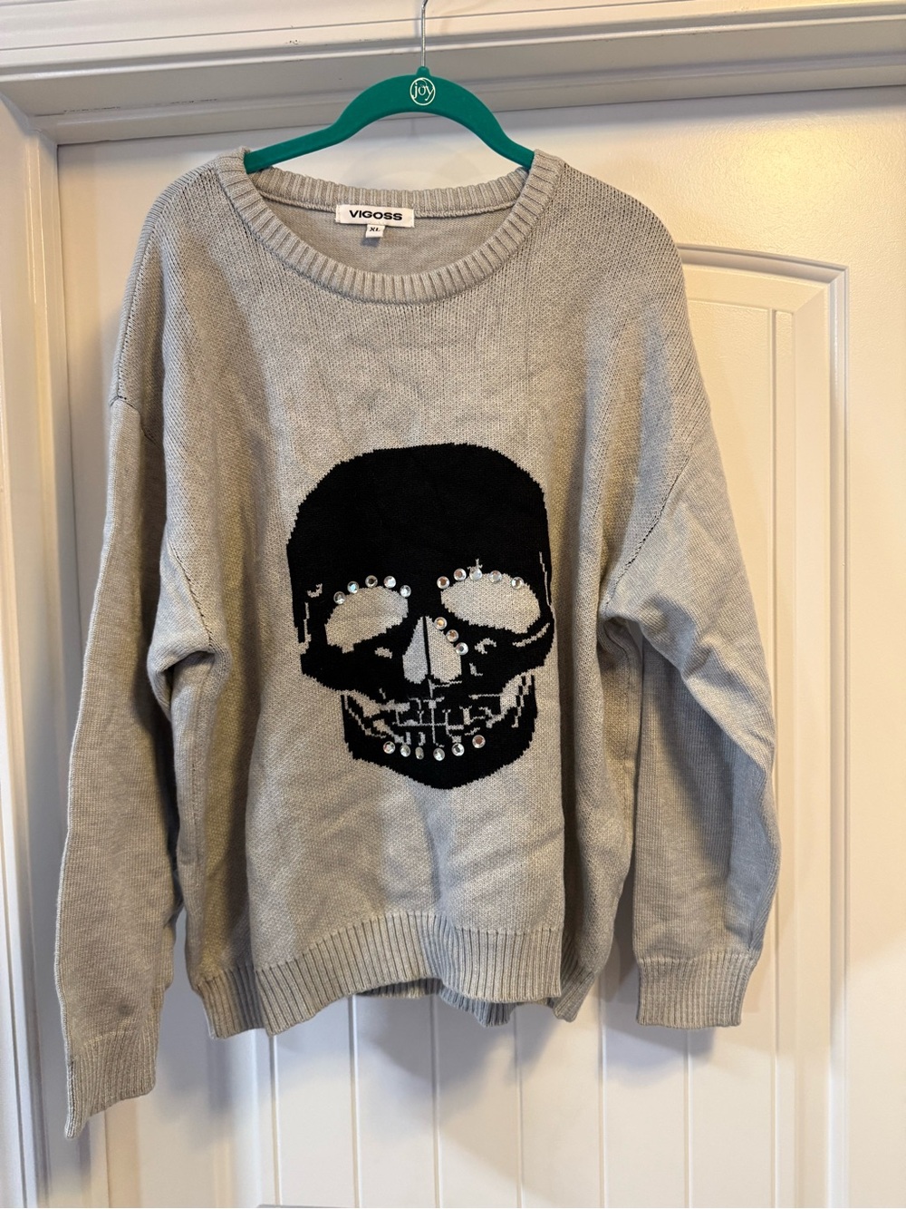 Vigoss Light Gray Crewneck Sweater with Black Skull